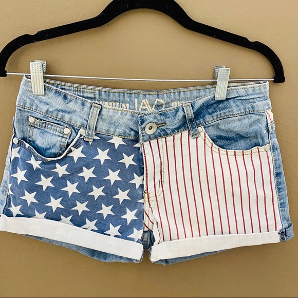 American flag cuffed denim shorts. - Picture 1 of 2